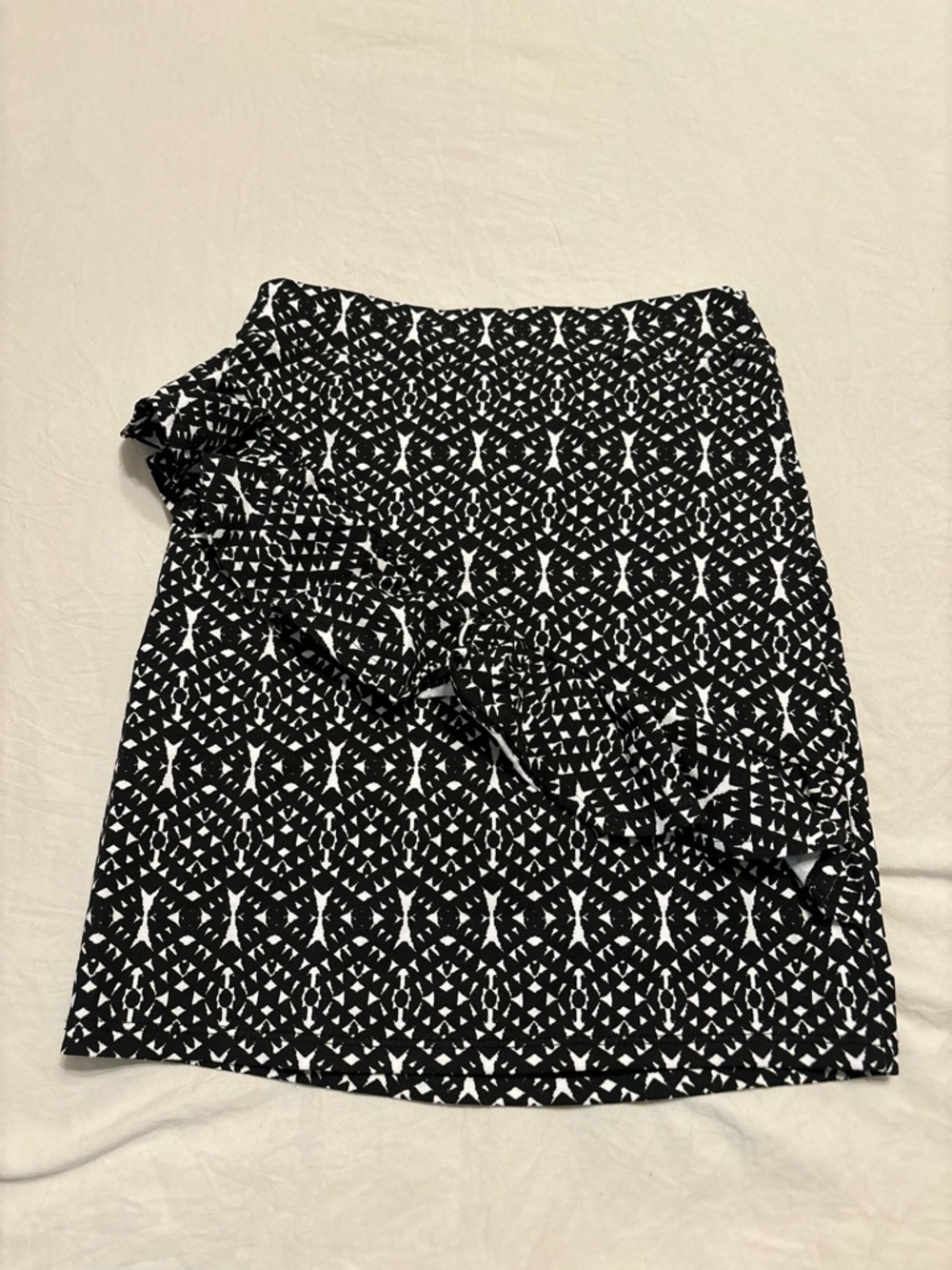 Black and White Geometric Ruffle Pencil Skirt